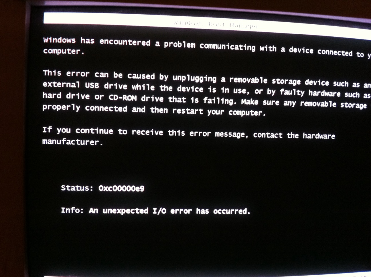E user error. Виндовс ошибка 0xc000000e. При запуске виндовс 7 черный экран. При запуске виндовс черный экран. 0xc000000e при загрузке Windows.
